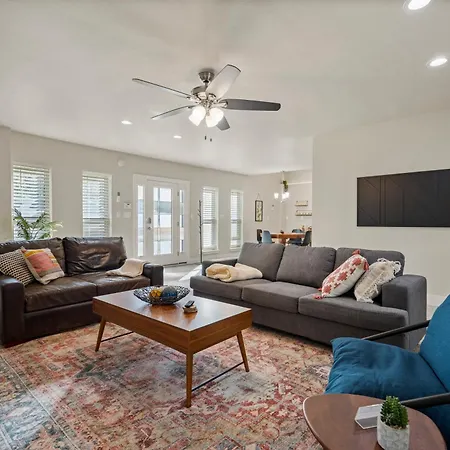 Turkey Mountain Bungalow By Tulsa Getaways